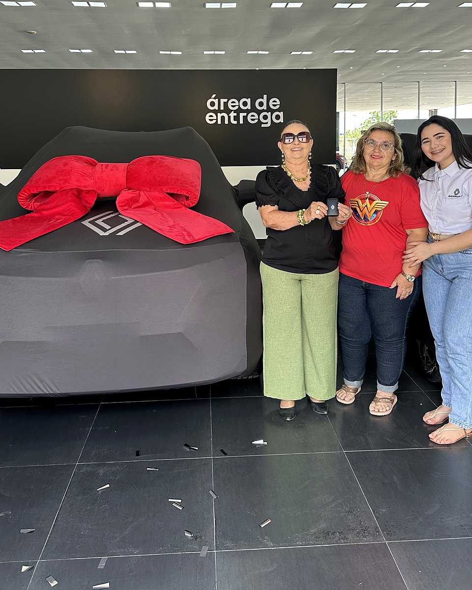 Erivanda na entrega de um carro a clientes (4)