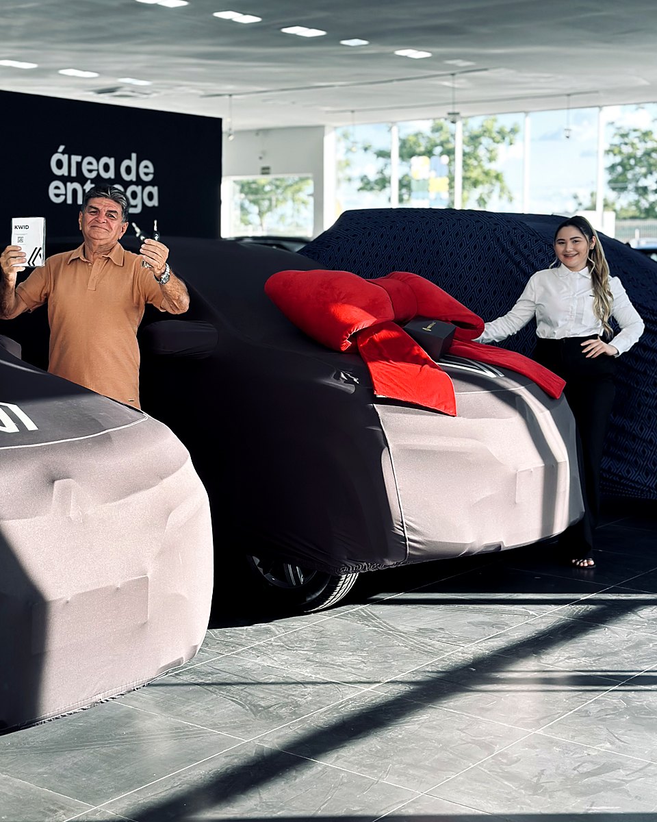 Erivanda na entrega de um carro a clientes (6)